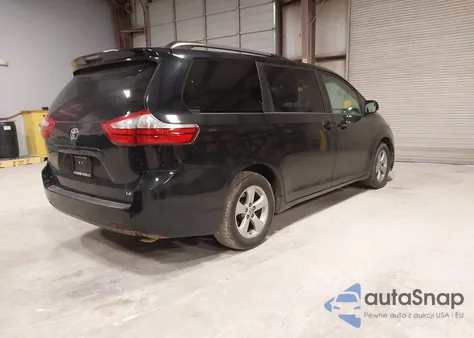 2015 Toyota Sienna Le 8 Passenger z USA, uszkodzony, nr VIN 5TDKK3DC6FS537518